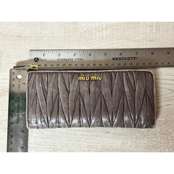 Authentic Miu Miu Matelasse Gray Leather Long Wallet - Picture 3 of 13